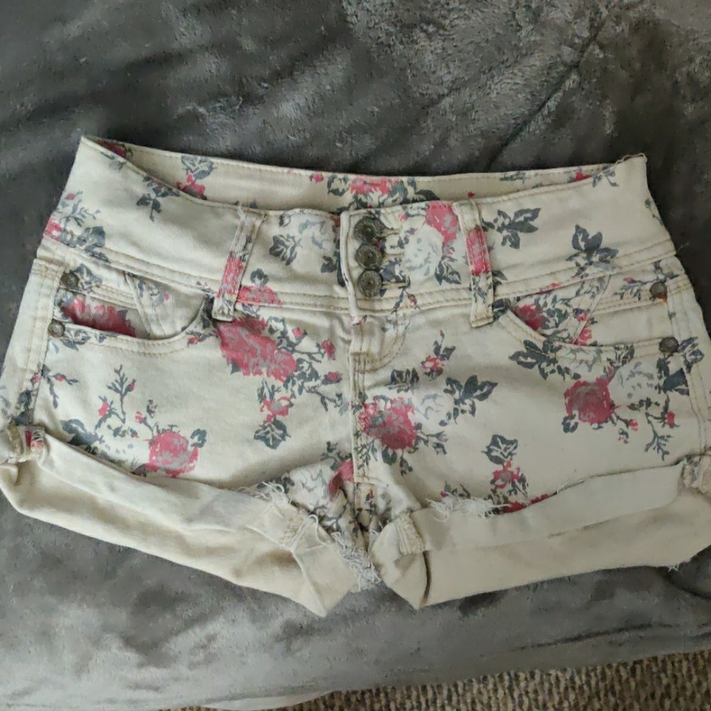 Almost Famous Floral Jean Shorts